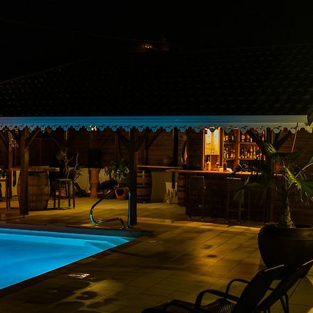 Makare Lagoon Club 르 보클린 외부 사진